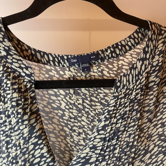 GAP L womens blouse. Polka dot design on Navy - Picture 5 of 5